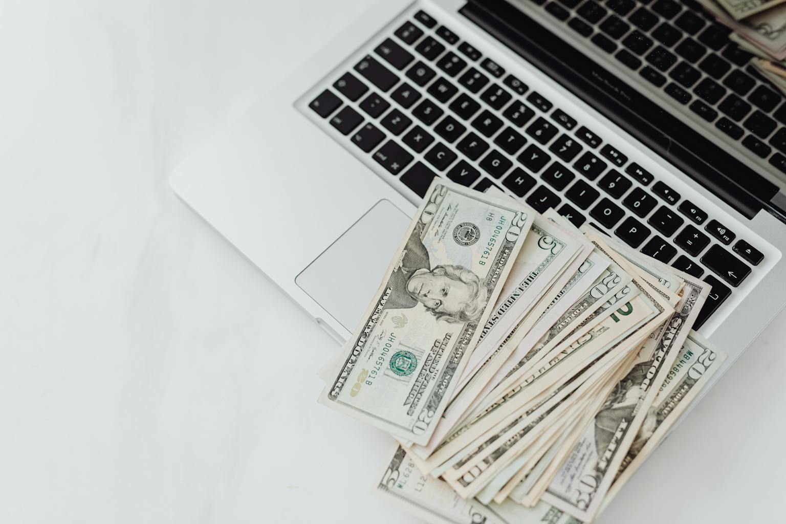 Cara Membangun Passive Income melalui Produk Digital
