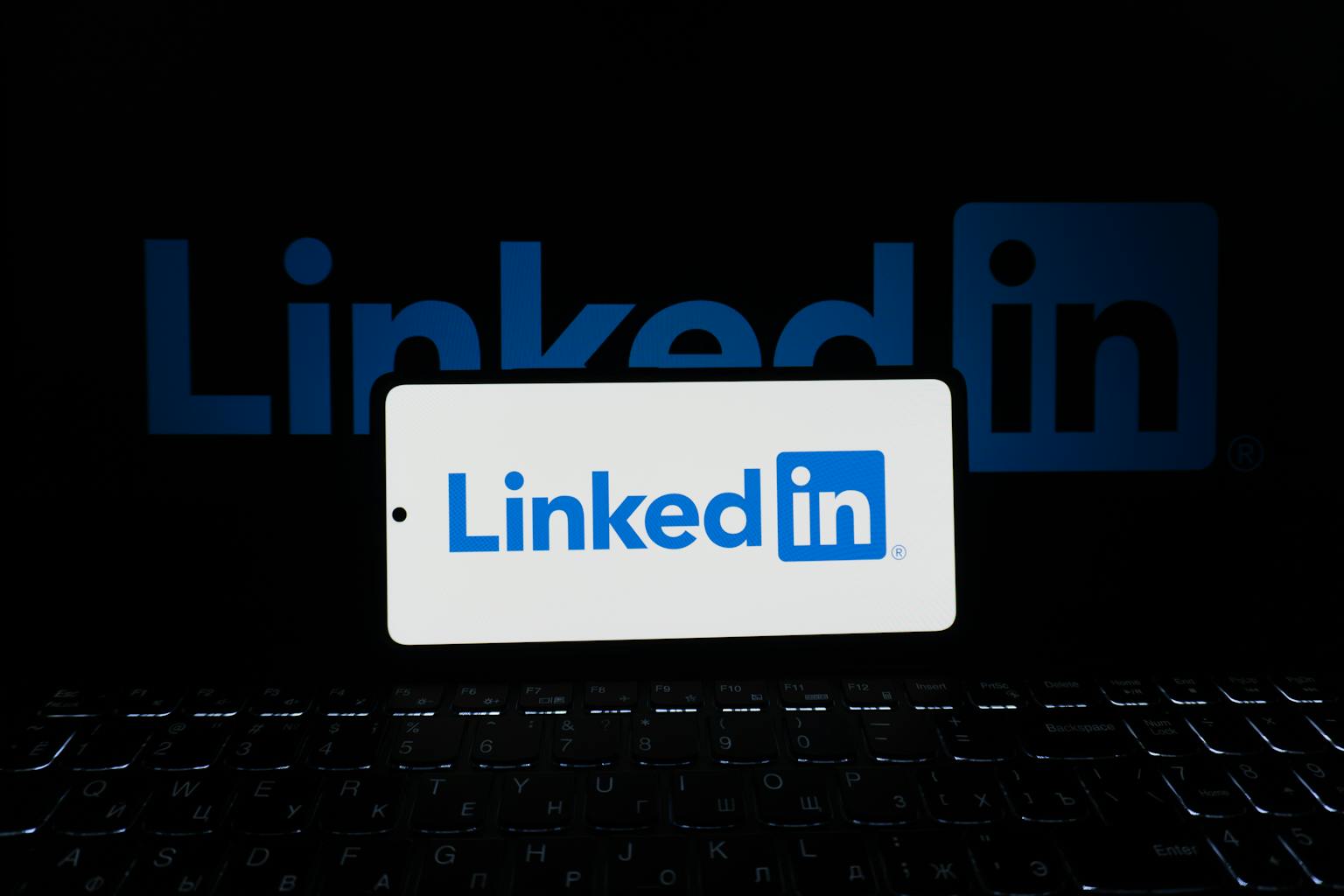 Strategi Cross-Platform Marketing di Media Sosial