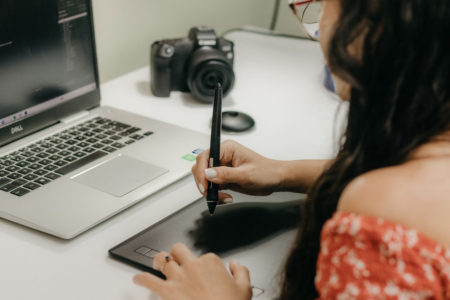 Tools Desain Grafis Gratis Terbaik untuk Non-Designer